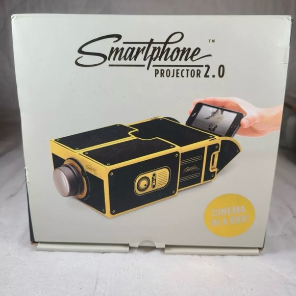 🎥NEW SMARTPHONE PROJECTOR 2.0 MOBILE PHONE HOME THEATER CINEMA - Picture 1 of 4